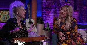 Kelly Clarkson And Cyndi Lauper Sang ‘True Colors’ Together And It Was Amazing