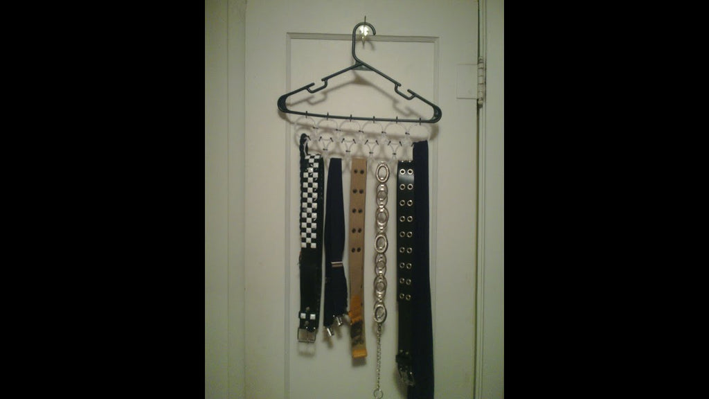A simple way to organize your belts and scarves!