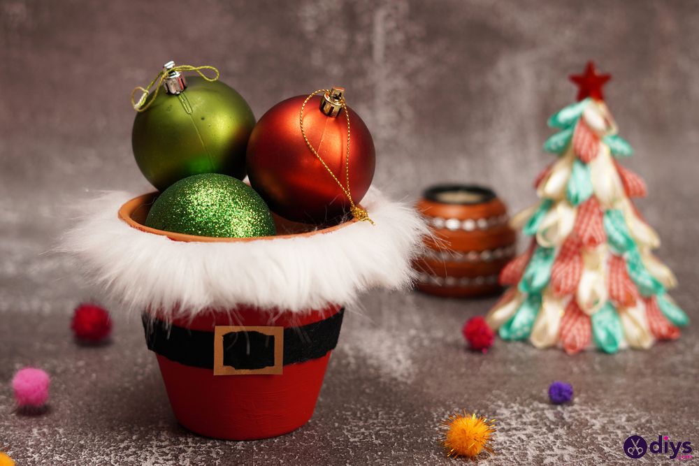DIY Christmas Pot: Make a Santa Claus Decoration in 4 Easy Steps